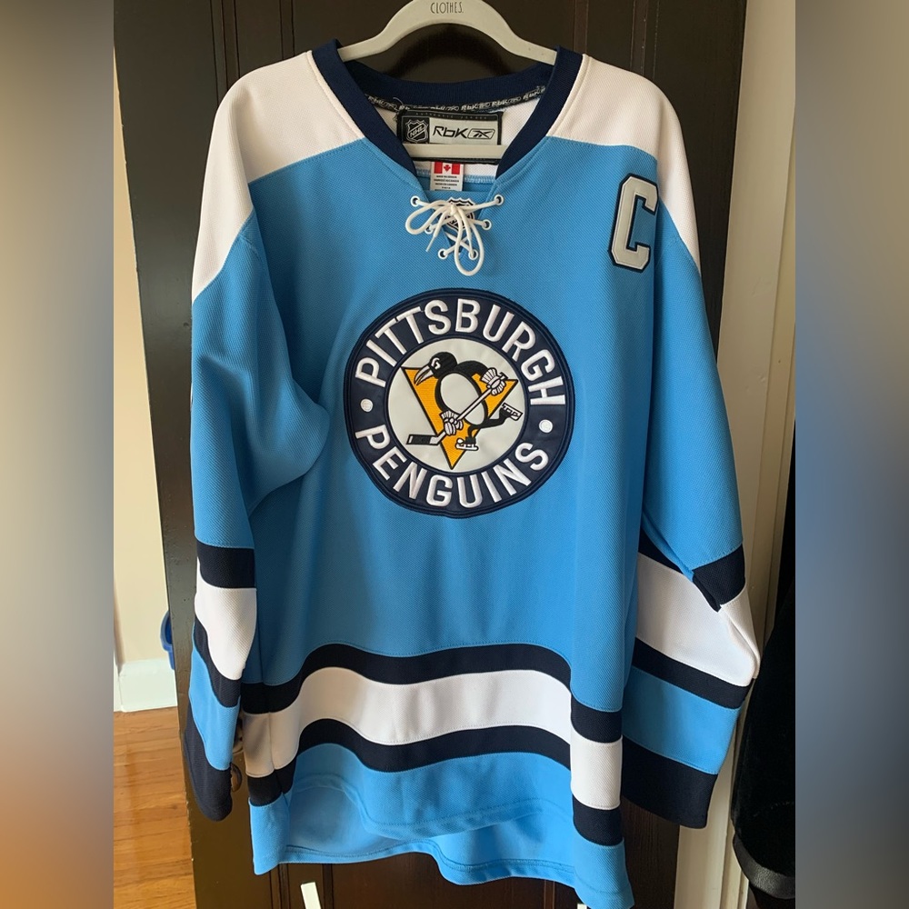 Perfect condition Pittsburg Penguins NHL Crosby jersey.